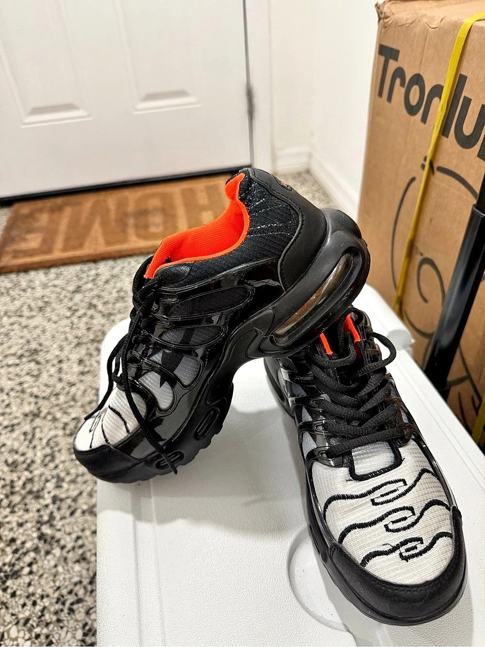 Different beutiful shoes… ask for prices